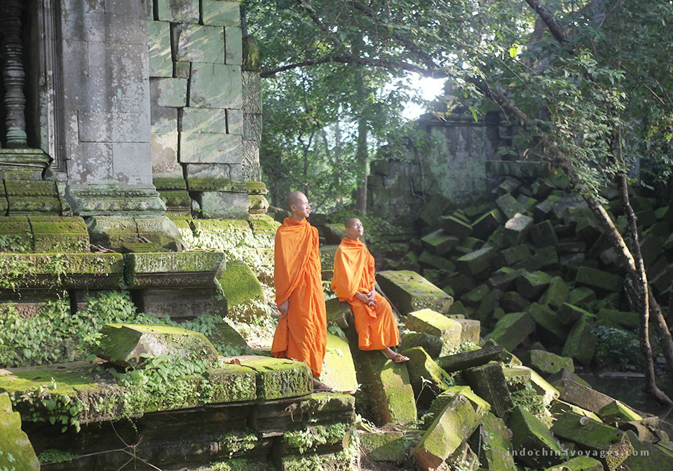 Beng-Mealea-&-Monks