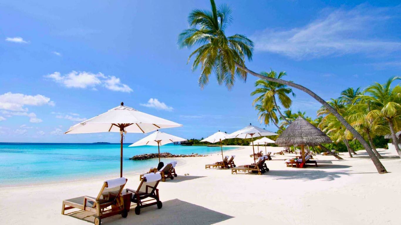 Relax on Bai Dai beach
