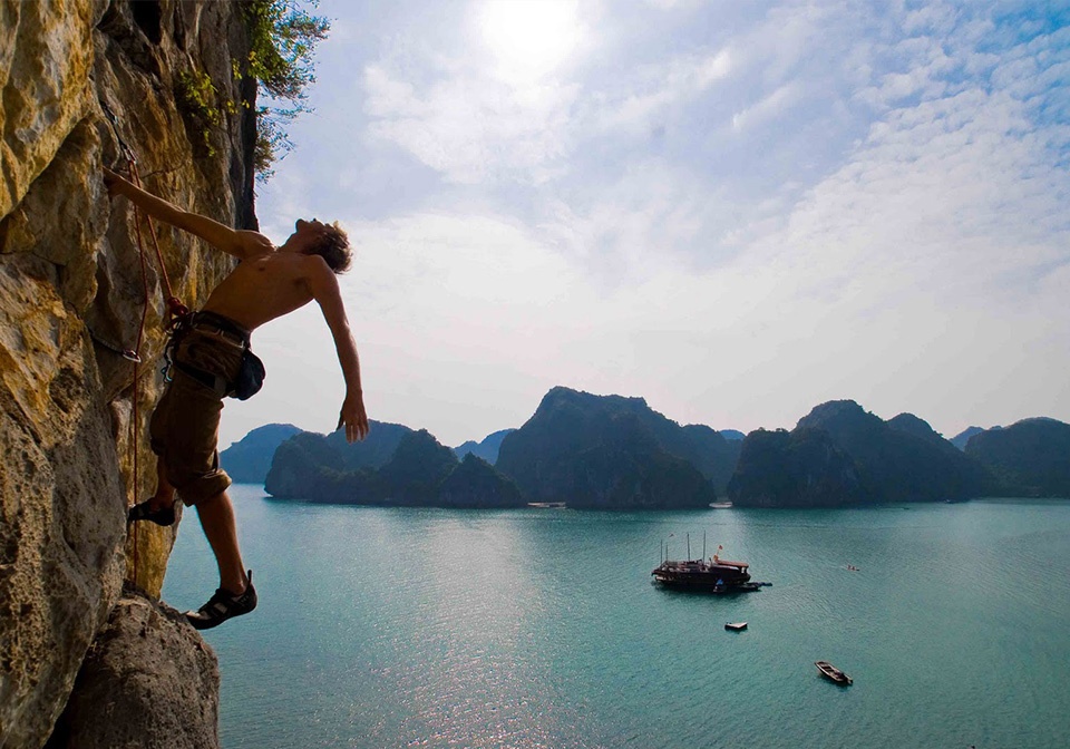 Rock climbing in Cat Ba island