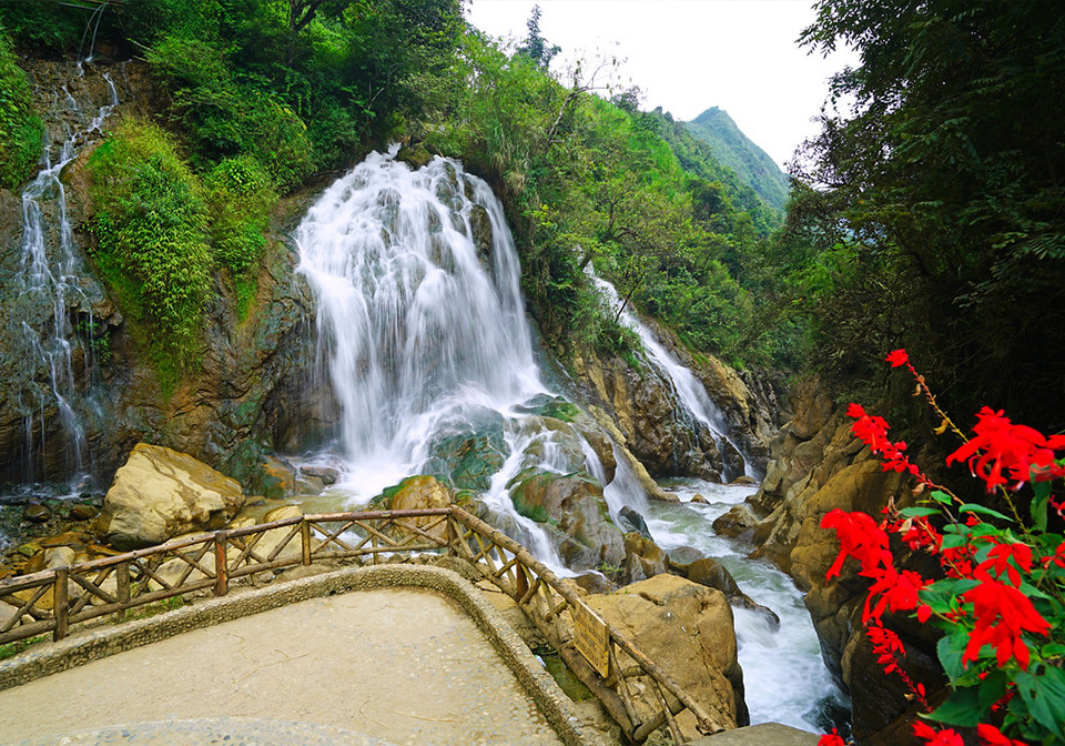 Tien Sa waterfall 