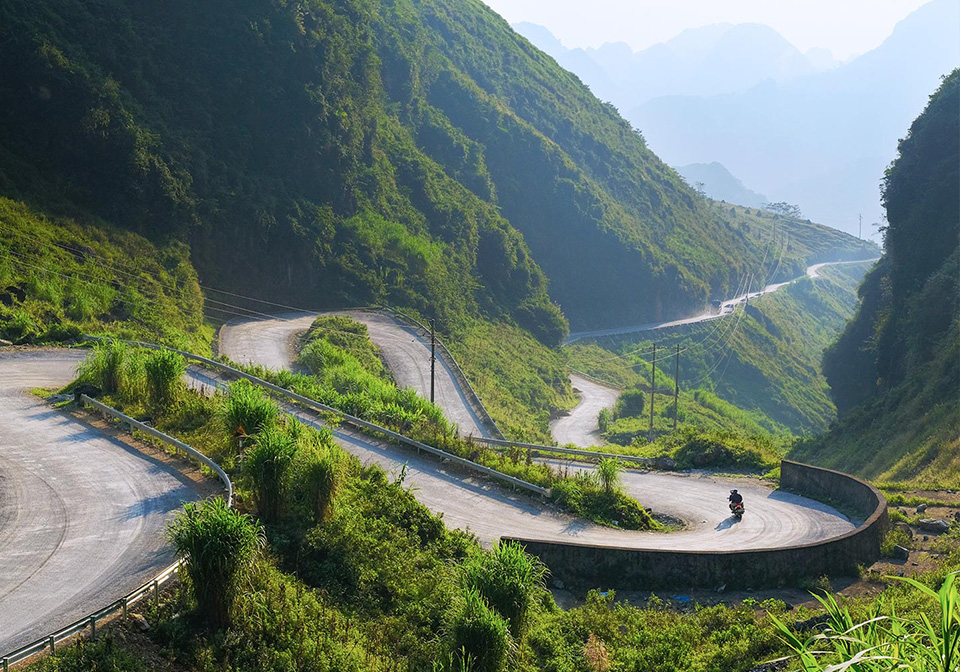 The road to Ha Giang