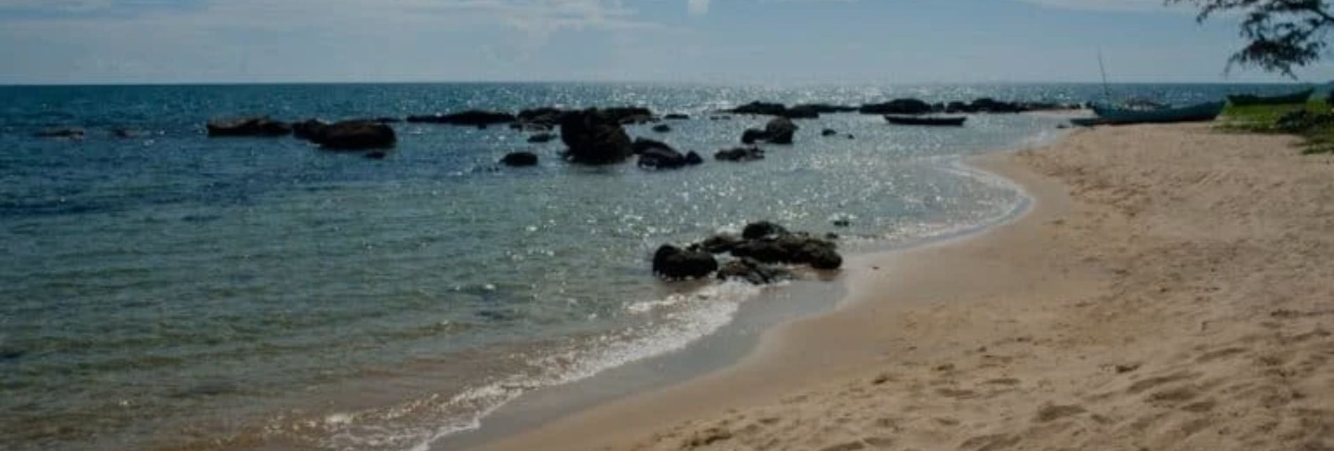 Phu Quoc vs Halong Bay: Which Is Better for Beaches, Cruises and Family Travel